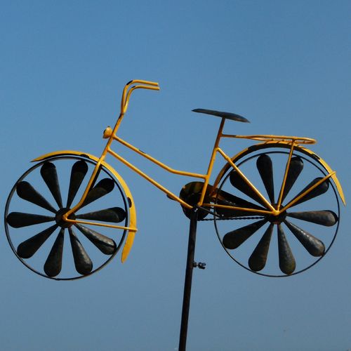 Windspiel | Windrad aus Metall | gelbes Fahrrad - Damenrad - Damenfahrrad