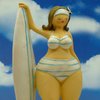 dicke maritime Badenixe mit Surfbrett | mollige erotische Dame mit Surfboard | dicke Nana