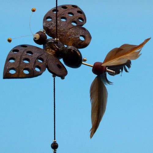 Windspiel Gartendeko Mobile 3 Flatter-Schmetterlinge am Band mit Federn