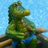 Schwimmtier Dekofigur Garten-Teich SwimmingPool Schwimm-Kroko Krokodil im Ruderboot